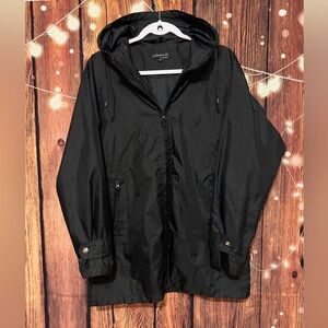 Momentum Ladies Black Lightweight Rain Jacket / Windbreaker M